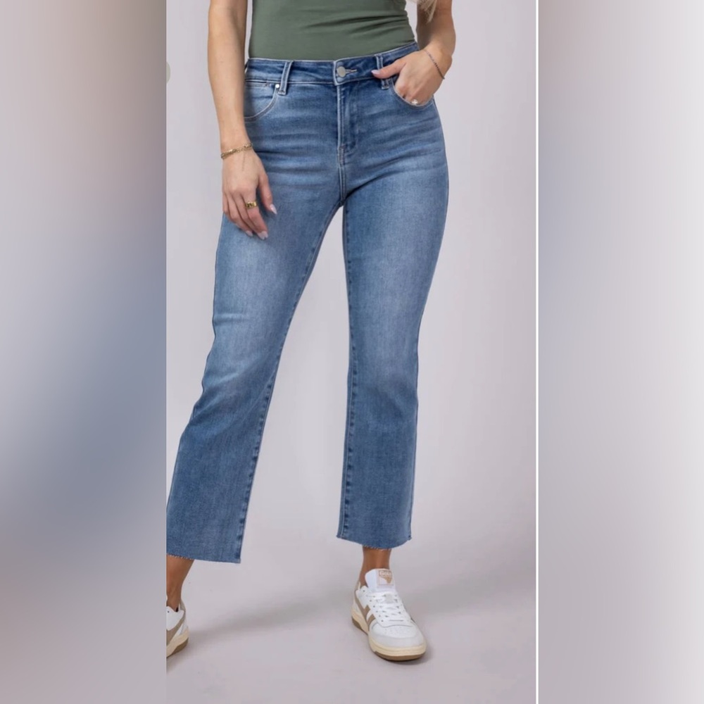 Torrid‎ women’s size 20, crop bombshell skinny premier stretch jeans